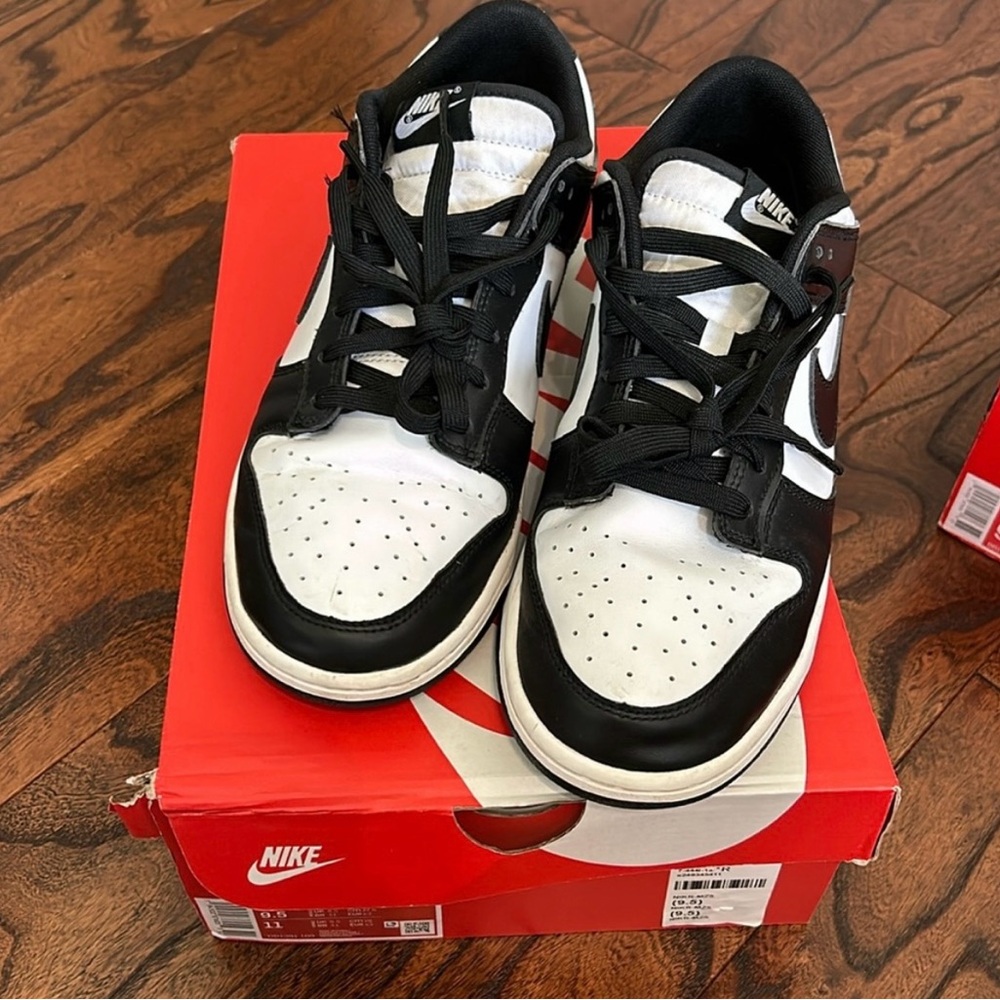 Nike Dunk Low Retro in White & Black Men’s 9.5 women’s 11 Black & White